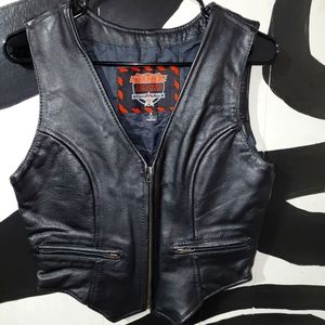 Women's black leather biker vest size small